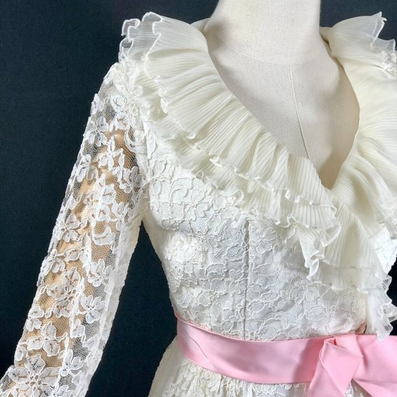 vintage wedding dress / 60s white lace short weddi - Picture 2 of 10